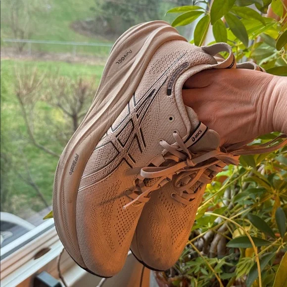 ASICS GEL-NIMBUS 26 used size 8.5 men’s light taupe color running - Picture 11 of 14